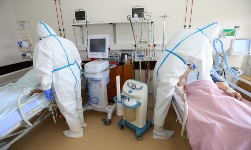 Kritično bolesni pacijenti s covidom sporo se bude nakon respiratora