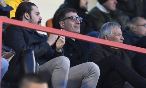 [FOTO] Slaven Bilić sa sinom na utakmici: Zgodni Leo krade ženske poglede poput oca