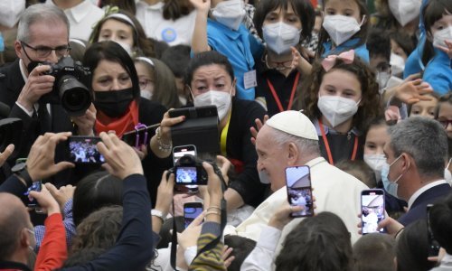 Papa odlučio da svaki kršteni laik, uključujući žene, može biti na čelu odjela kurije