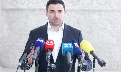 [VIDEO] Bernardić o obnovi i potresu: Prošle su dvije godine, a nije obnovljen ni jedan jedini crijep