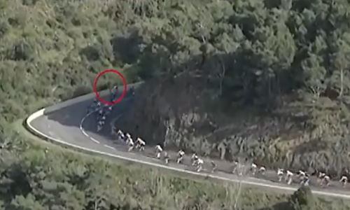 [VIDEO] Nove zastrašujuće scene s biciklističke utrke kroz Kataloniju; Danac se punom brzinom zabio u zid i pao u provaliju