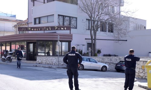 U stanu u Splitu upucan mladić, liječnici se bore za njegov život