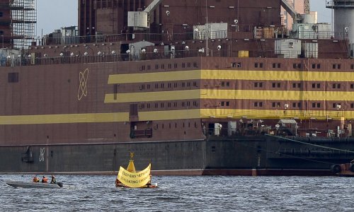 Aktivisti Greenpeacea zaplivali ispred velikog ruskog tankera u Baltičkom moru