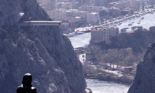 [FOTO] Pogledajte atraktivne fotografije s gradilišta mosta koji će sa svojih 216 metara preskočiti Cetinu. Nikad se u Hrvatskoj most nije 'slagao' na takav način