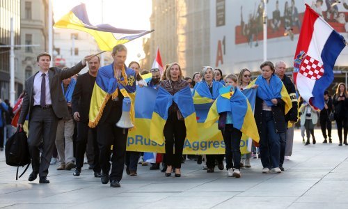[FOTO/VIDEO] Hrvatska se odazvala pozivu Zelenskog: U Zagrebu održan mimohod podrške Ukrajini