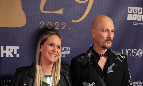 Svi su gledali u njih: Damir Urban pokupio je najviše kipića Porina, a uz njega je ponosno stajala njegova Milica