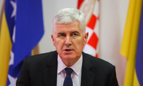 [VIDEO] Čović s ukrajinskom zastavom objasnio zašto je glasao protiv inicijative da BiH uvede sankcije Rusiji