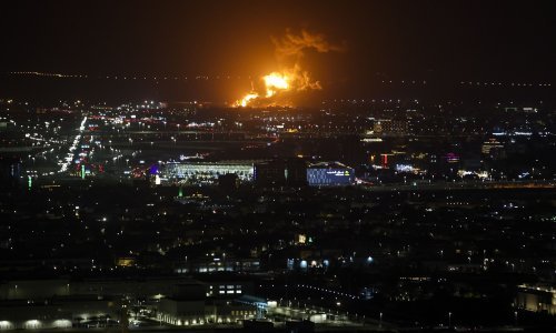 Čelnike Formule 1 i organizatore VN Saudijske Arabije nije previše briga - padaju rakete, mogući su novi napadi, ali 'šou' mora ići dalje