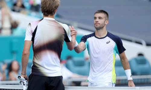 Borna Ćorić pružio žestok otpor četvrtom igraču svijeta, ali je u odlučujućem setu Alexander Zverev bio bolji