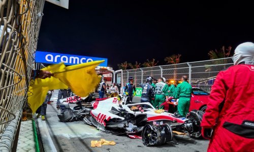 [FOTO] Mick Schumacher doživio je tešku nesreću u kvalifikacijama VN Saudijske Arabije; helikopterom je prevezen u bolnicu i neće voziti u nedjelju
