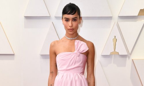 Prelijepa Zoë Kravitz mnoge je svojom elegantnom kreacijom u nježnoj ružičastoj podsjetila na legendarnu Audrey Hepburn