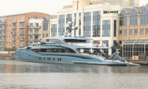 [FOTO] Ovo je superjahta ruskog oligarha zaplijenjena u Londonu vrijedna 45 milijuna eura. Ima bazen, vinski podrum...