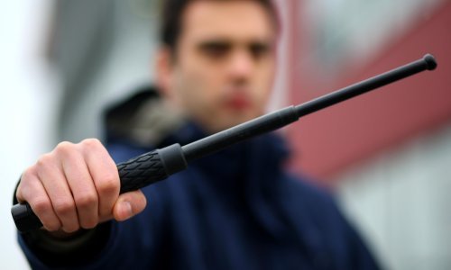 Zbog nepostojećeg duga za drogu u Zadru ga istukao teleskopskom palicom pa mu oteo i automobil vrijedan 150 tisuća kuna