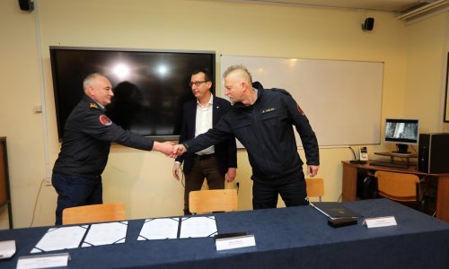 Rijeka: Vatrogasci prekidaju štrajk jer su potpisali novi kolektivni ugovor, plaća im je povećana 10 posto