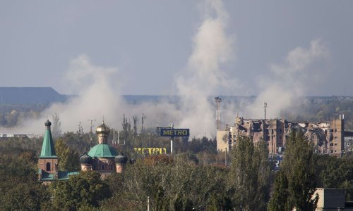 Udar na središte Donjecka, poginuo djelatnik Crvenog križa