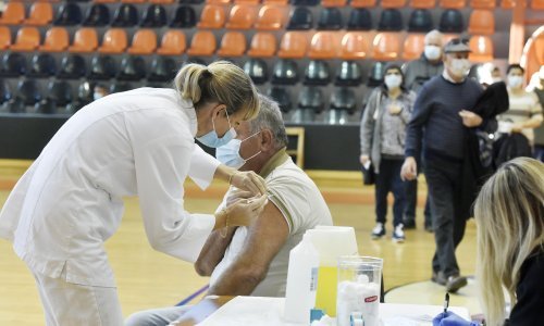 Nakon Izraela, sve više zemalja uvodi 4. dozu cjepiva protiv koronavirusa