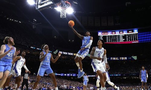 U finalu Kansas i North Carolina, a to znači i odlazak u mirovinu trenera-rekordera Mikea Krzyzewskog