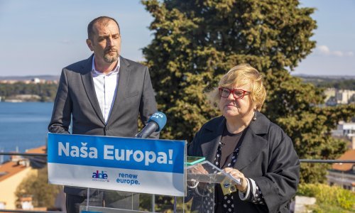 Mrak Taritaš i Paus: Na ovoj Vladi je crvena naljepnica, spremna je za rušenje iz temelja