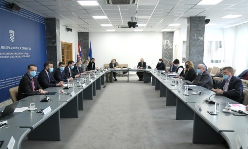 'Zgroženi' sindikati javnih službi odbili Vladu: Traže povećanje osnovice za 4 posto i spremni su na štrajk