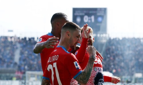 Napoli pokorio Atalantu i ostao u utrci za naslov prvaka, Rog se vratio nakon 15 mjeseci u momčad Cagliarija