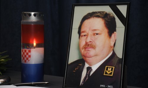 [FOTO] U Virovitici održana komemoracija za generala Đuru Dečaka