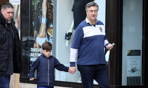 U sportskom izdanju: Premijer Andrej Plenković uživao u šetnji sa starijim sinom