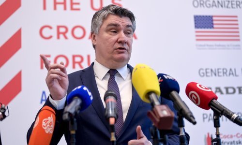 [VIDEO/FOTO] Milanović: Tko je išao u Moskvu tri dana prije invazije? Gordan Grlić Jesenjin. Tamo se grlio s Lavrovom koji mu se smijao kao pajacu