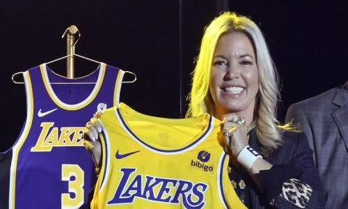 Ona je tajno oružje LA Lakersa, bivša Playboyeva zečica i jedna od najmoćnijih žena u sportu, a iako se tome nitko nije nadao, Jeanie Buss vratila je klubu staru slavu