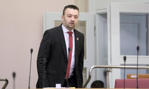 Desnica protiv financiranja tjednika Novosti iz proračuna