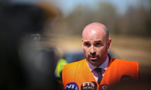 Novi ministar graditeljstva vodi osobnu bitku sa Singapurcima: Oni mu za suvlasništvu u Kuparima nude 5,2 milijuna, ali on traži 20 milijuna kuna