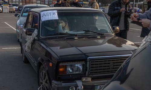 Konvoj Međunarodnog Crvenog križa stigao u Zaporižja s izbjeglicama s jugoistoka: U njemu su ljudi koji su uspjeli pobjeći iz Mariupolja