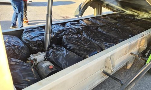 Osječki carinici zaplijenili prerađeni kombi s 400 kilograma duhana