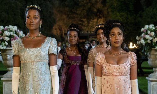 Zbog Netflixove hit serije ovi modni komadi sada su najtraženiji