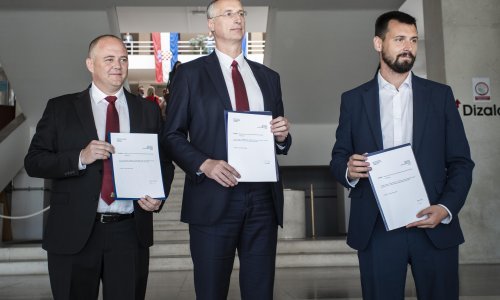 [FOTO/VIDEO] Puljak i zamjenici Ivošević i Kuzmanić podnijeli ostavke