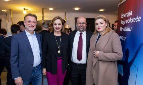 Bivši i aktualni ministri na jednom mjestu: Premijera kazališne predstave privukla brojna poznata lica