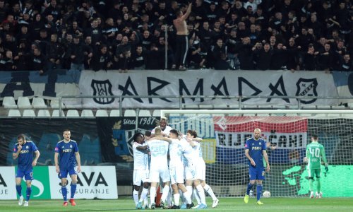 Za vrijeme utakmice Rijeke i Dinama privedeno osam osoba, jedna zbog ometanja laserom