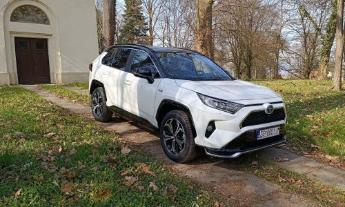 [FOTO/VIDEO] Vozili smo Toyotu RAV4 Plug-in 2.5 HSD AWD: Vrhunski SUV s izvrsnim pogonom PHEV