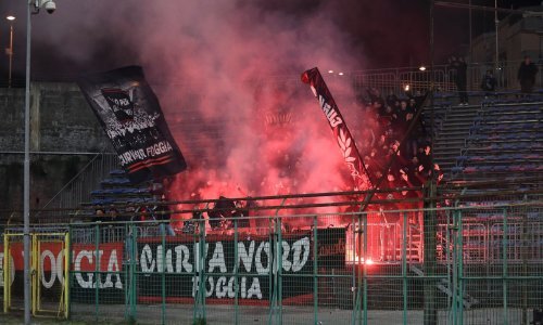 Kaos u Italiji: Neredi navijača, prekidi zbog pirotehnike, napad i prijetnja smrću jednom od igrača...