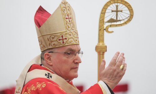 Bozanić u uskrsnoj poruci: Mir vam ostavljam, mir vam svoj dajem