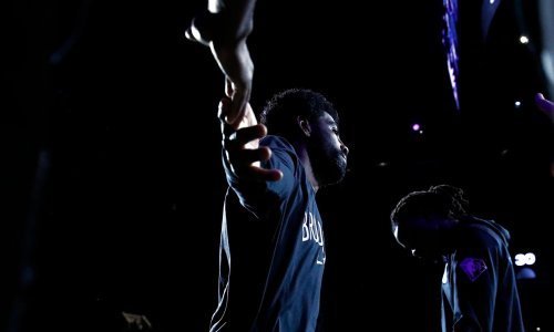 Prepuni su zvijezda, svrstali su ih među glavne favorita za naslov, a jedva su se dočepali doigravanja. Spasila ih je genijalnost jednog igrača