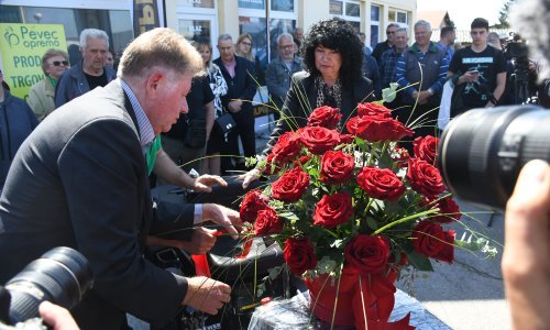 [VIDEO/FOTO] Peveci otvorili prvu trgovinu uz prisutnost eurozastupnika Sinčića. Pao je i neobičan rođendanski poklon