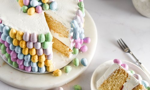 Nježna, kremasta i puna čokoladnih jaja: Ova savršena torta za Uskrs izazvat će oduševljenje