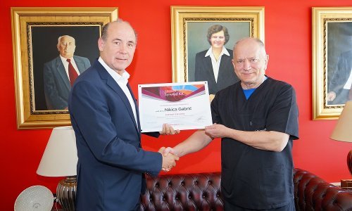 Svjetski lider u farmaceutskoj industriji uručio veliko priznanje Nikici Gabriću