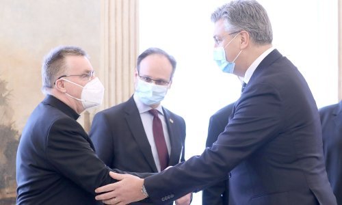 Premijer čestitao Uskrs kardinalu Bozaniću: Neka nam život bude ispunjen molitvom, nadom i radošću spasenja