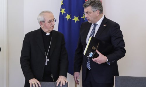 Premijer uputio uskrsnu čestitku predsjedniku HBK, mons. Puljiću