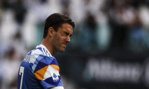 S dva igrača manje Bologna je držala pobjedu do pete minute sudačke nadoknade; Vlahović je spasio Juventus od potpune blamaže