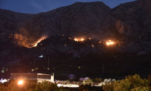 [VIDEO/FOTO] Nakon požara na Biokovu iznad Živogšća bukno i jedan iznad Makarske