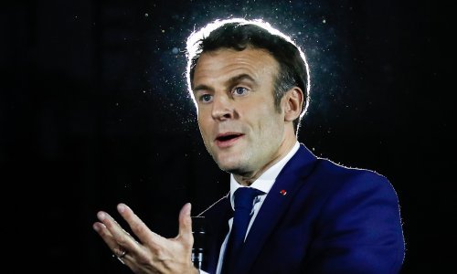 Macron: Dijalog s Putinom stao je nakon otkrića masovnih grobnica u Ukrajini