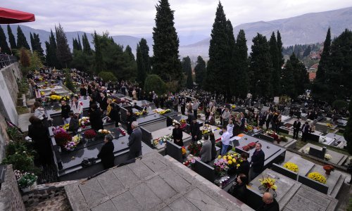 Opljačkana dva groblja u Mostaru, oskvrnuto je više od 80 grobnica