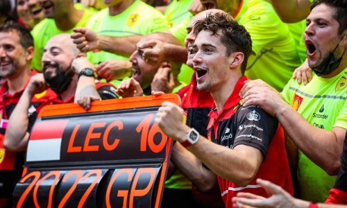 Vozača Ferrarija Charlesa Leclerca zamolili za grupnu fotku pa mu 'obožavatelj' maznuo sat vrijedan 300 tisuća eura